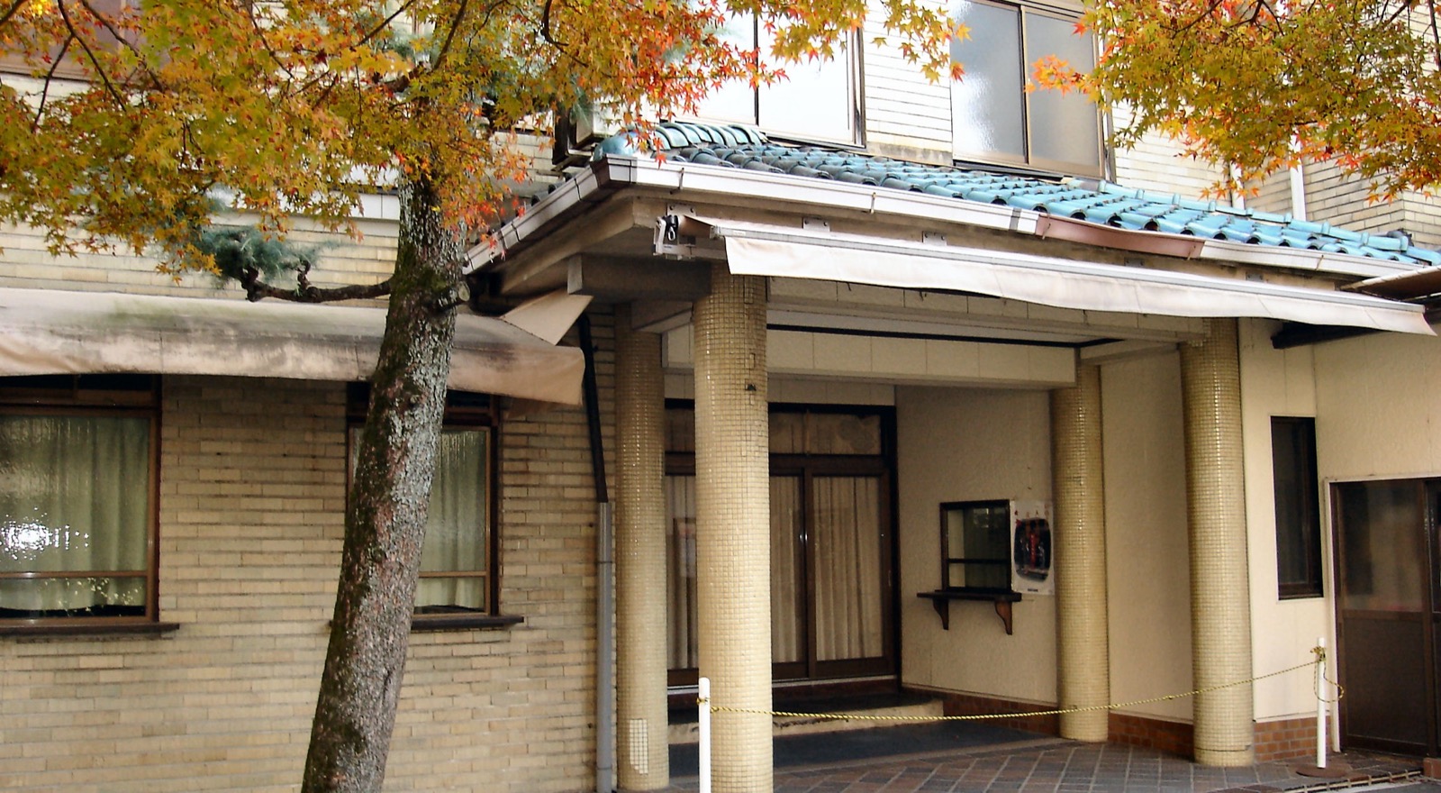 Entrance of Kamishichiken Kaburenjo, photographed in December 2005